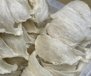 Yến rút lông khô vẫn còn nguyên cấu trúc tổ tự nhiên