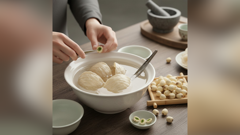 Sơ chế yến sào và hạt sen để chưng yến đường phèn