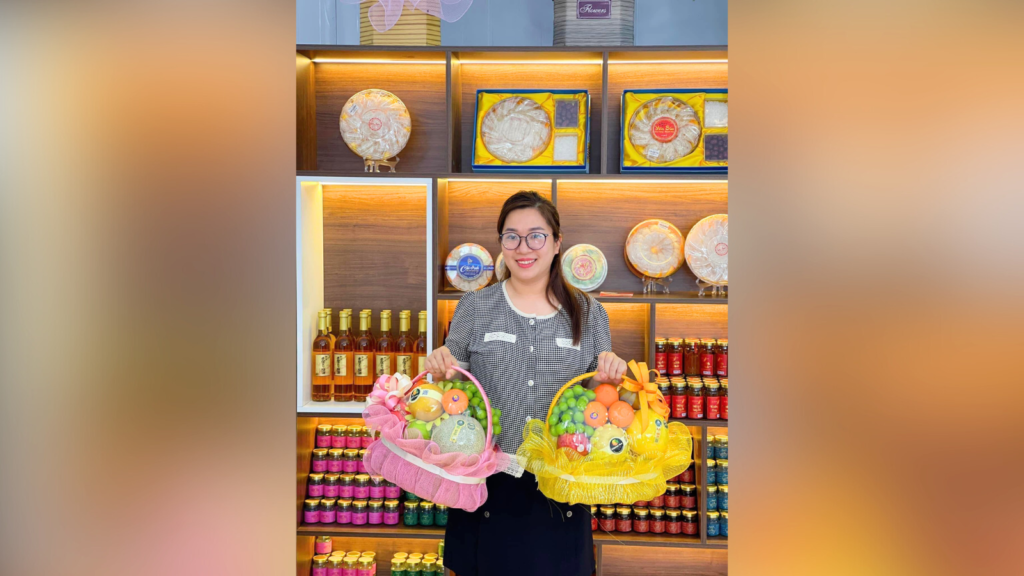 Khách hàng hài lòng khi mua yến sào uy tín