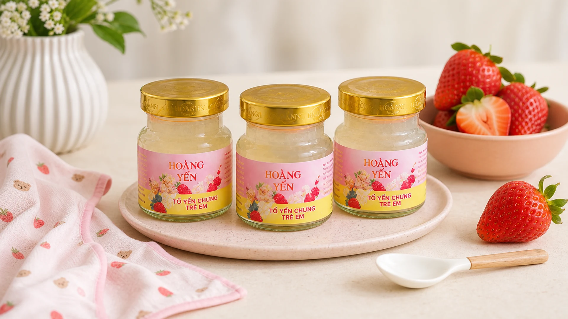 Ba hũ yến chưng trẻ em Hoàng Yến vị dâu 70ml