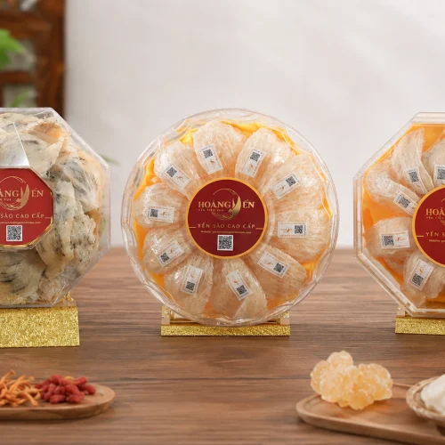 Yến thô và yến tinh chế Hoàng Yến đặt cạnh yến rút lông khô